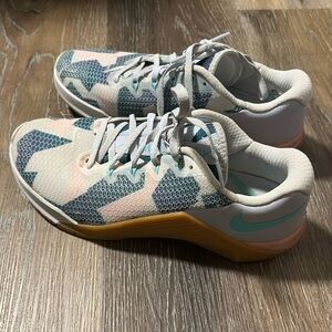 Nike Metcon 5 Training Shoes AQ1189-036 Gray/Green/Pink/Gum Women’s Sz-6.5